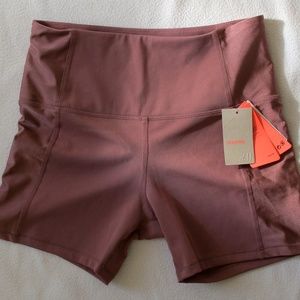 *BNWT* H & M training sports shorts with pocket